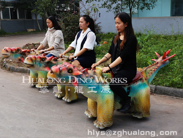 華龍藝術(shù)質(zhì)量保證的騎乘兒童車