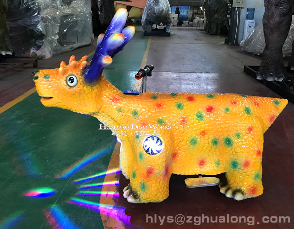 華龍藝術(shù)質(zhì)量安全的電瓶小車