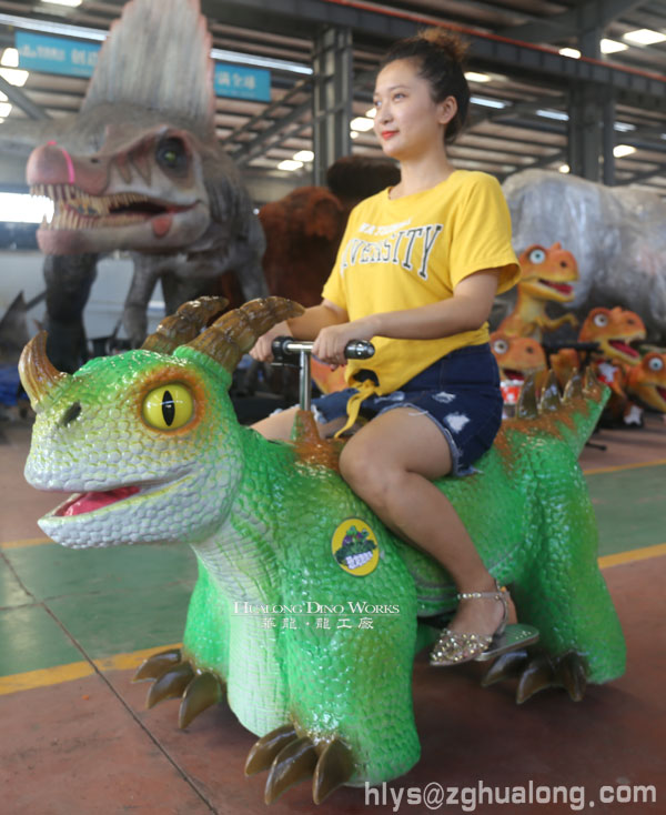 華龍藝術外形可愛的恐龍小車